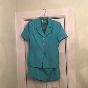 Le suit petite short sleeves skirt suit